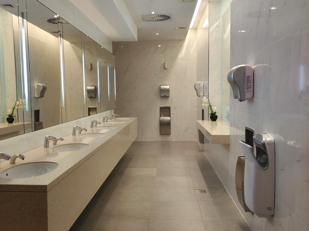 end-of-lease cleaning - Bathroom