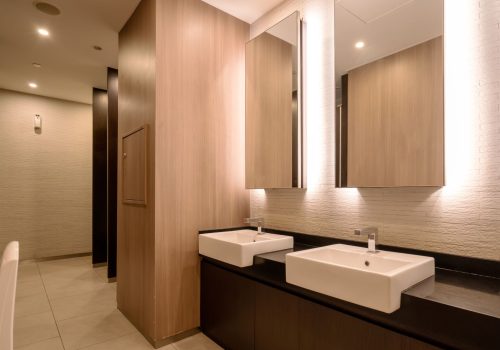 Deep Cleaning vs Regular Cleaning: When Your Business Needs More